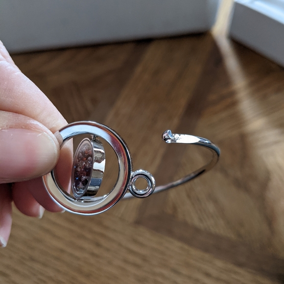 Magnolia and Vine Karma Cha Cha rotating bracelet - Picture 3 of 4